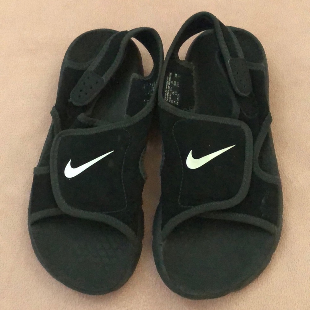 Youth sz2 Nike Sunray sandals